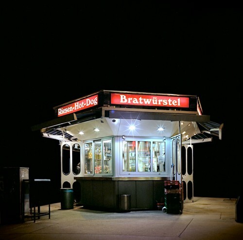 Τα εξαιρετικά όμορφα hot dog stands της Βιέννης.
