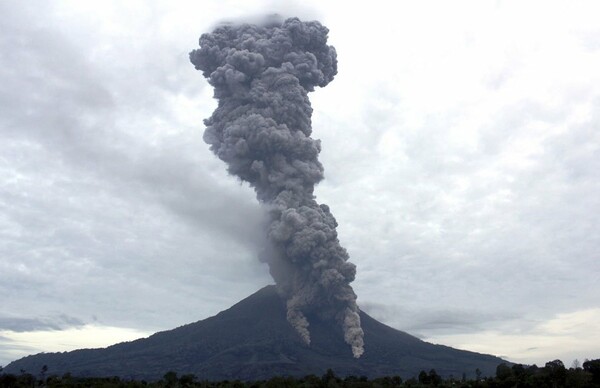 Το ξύπνημα του ηφαιστείου Sinabung 