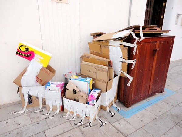 Σωροί από σκουπίδια στο Λονδίνο μεταμορφώνονται σε έργα τέχνης.