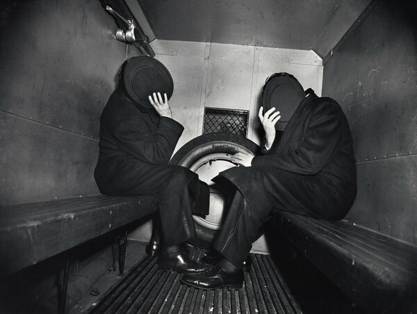 35 εκπληκτικές φωτογραφίες του θρυλικού 'Weegee' (1930-1960)