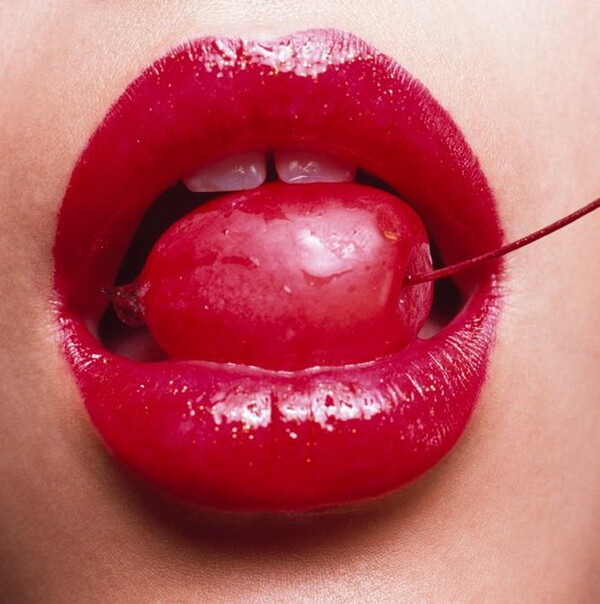 Cornelie Tollens: Sex, γκλάμουρ και χιούμορ 