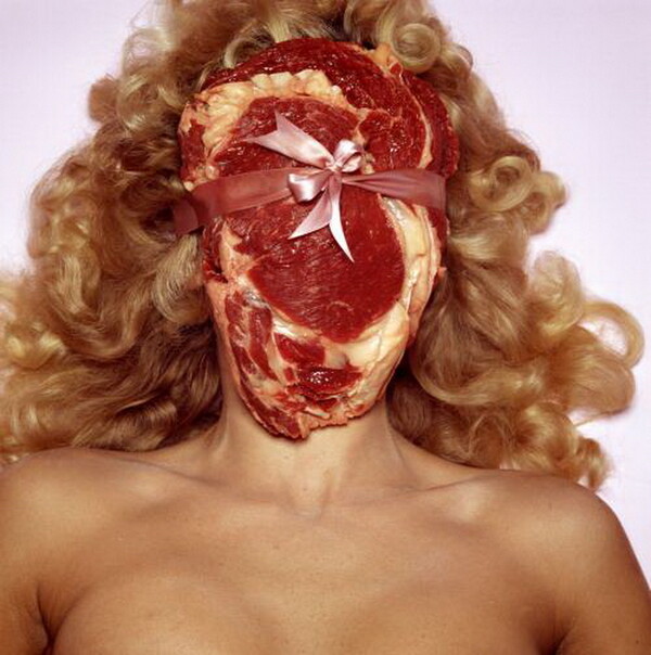 Cornelie Tollens: Sex, γκλάμουρ και χιούμορ 