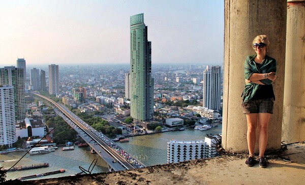 Εξερευνώντας έναν εγκαταλελειμμένο ουρανοξύστη στην Μπανγκόγκ