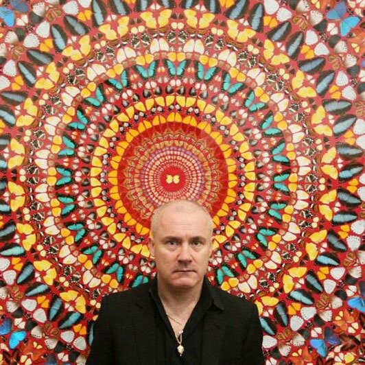 Τώρα και φουλάρια Damien Hirst!