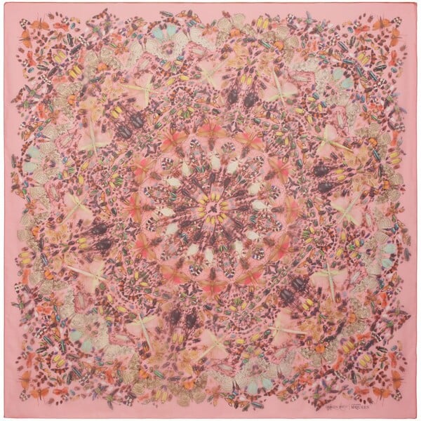 Τώρα και φουλάρια Damien Hirst!