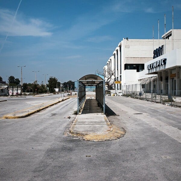 «Αναχωρήσεις». Από τον Βασίλη Μακρή