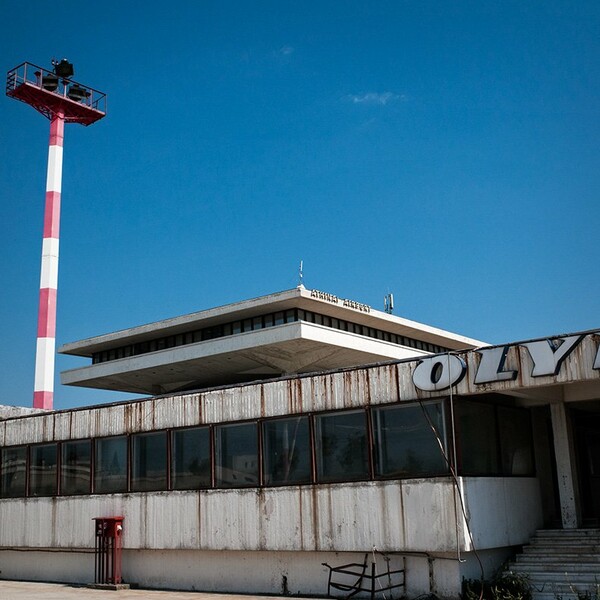 «Αναχωρήσεις». Από τον Βασίλη Μακρή