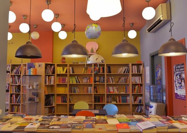Βιβλιοπωλείο Πυξίδα: Support Your Local Bookstore