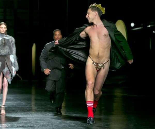O σαμποτέρ του fashion week της Νέας Υόρκης