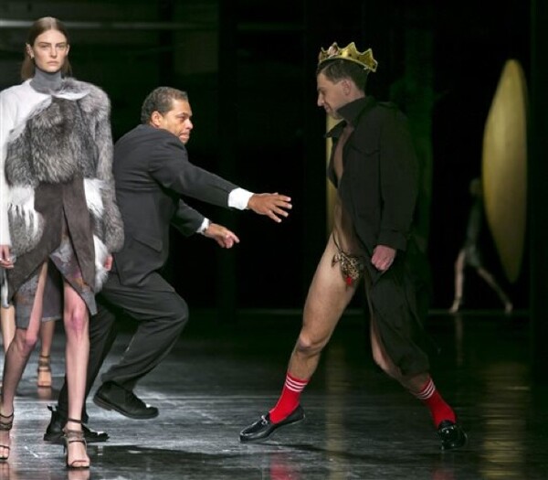 O σαμποτέρ του fashion week της Νέας Υόρκης