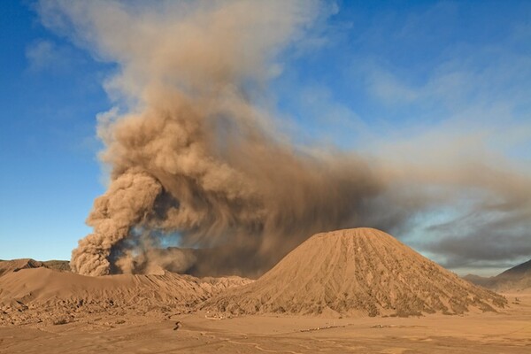 Mount Bromo: Το "εξωγήινο" ηφαίστειο του πλανήτη μας