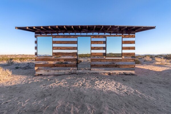 H «Διαυγής Καλύβα» του Phillip K Smith III