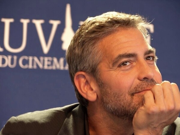 Δίκαιο και σωστό να επιστρέψουν τα μάρμαρα του Παρθενώνα, λέει ο George Clooney 