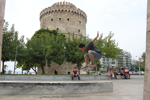 Δύο μέρες με τρεις skaters του Aitsch Crew.