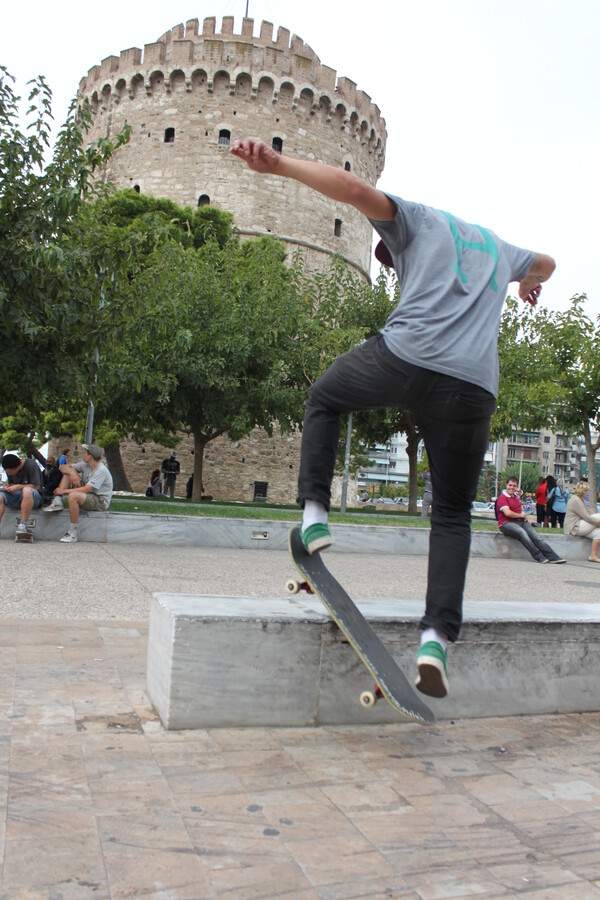 Δύο μέρες με τρεις skaters του Aitsch Crew.