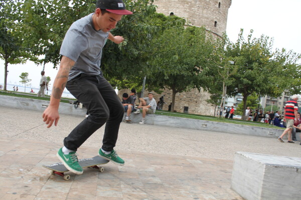 Δύο μέρες με τρεις skaters του Aitsch Crew.