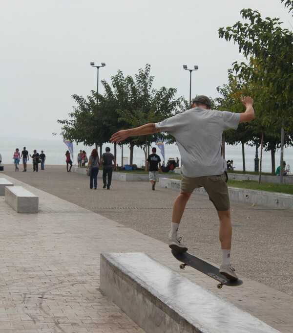 Δύο μέρες με τρεις skaters του Aitsch Crew.