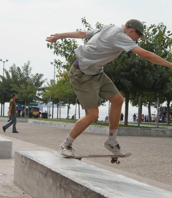 Δύο μέρες με τρεις skaters του Aitsch Crew.