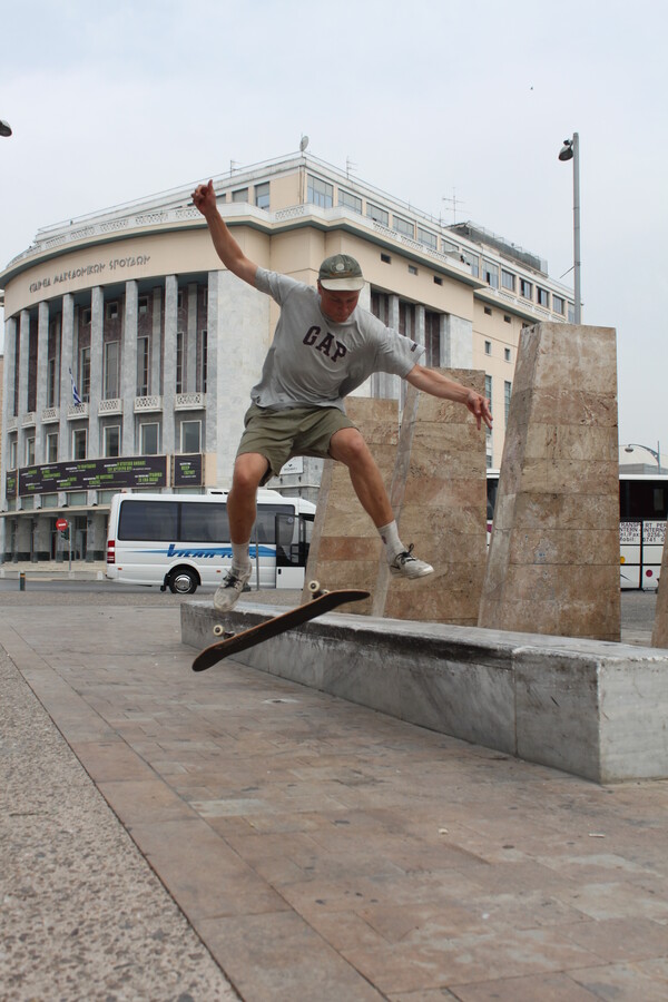 Δύο μέρες με τρεις skaters του Aitsch Crew.