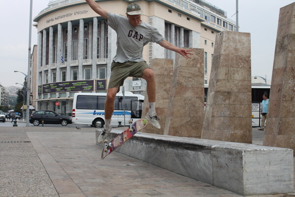 Δύο μέρες με τρεις skaters του Aitsch Crew.