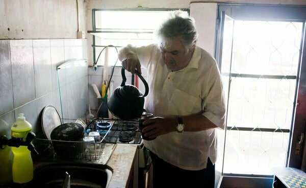 Γιατί ο πρόεδρος της Ουρουγουάης είναι ο πιο αγαπημένος πολιτικός του κόσμου