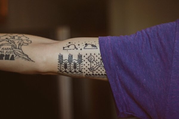 Η ιστορία πίσω από το παράξενο tattoo ενός designer.