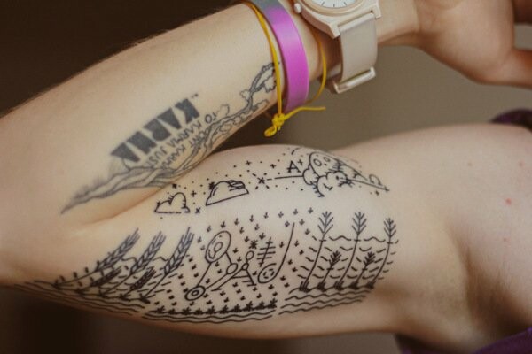 Η ιστορία πίσω από το παράξενο tattoo ενός designer.