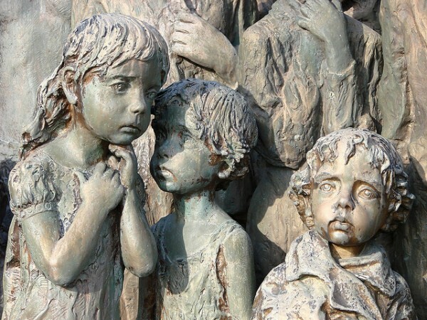 H σφαγή στο Lidice: Ένα γλυπτό αφιερωμένο στο θάνατο 82 παιδιών