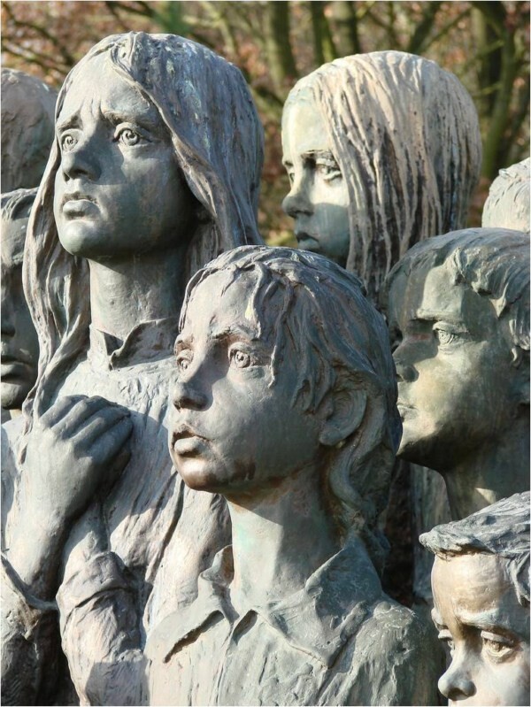 H σφαγή στο Lidice: Ένα γλυπτό αφιερωμένο στο θάνατο 82 παιδιών