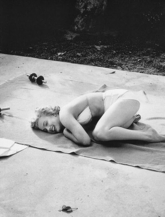 Η Marilyn Monroe κάνει γυμναστική