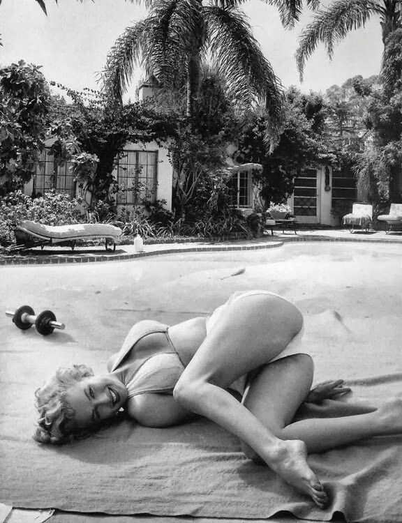 Η Marilyn Monroe κάνει γυμναστική