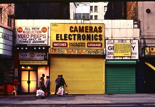 Η Times Square στα μέσα στης δεκαετίας του 1990. Αγνώριστη.