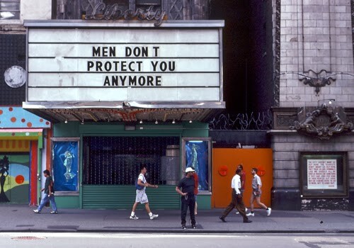 Η Times Square στα μέσα στης δεκαετίας του 1990. Αγνώριστη.