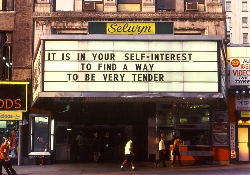 Η Times Square στα μέσα στης δεκαετίας του 1990. Αγνώριστη.