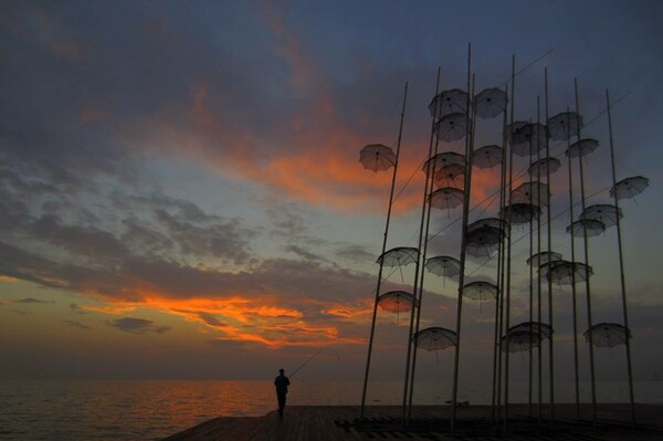 Ηλιοβασίλεμα στη Νέα Παραλία Θεσσαλονίκης