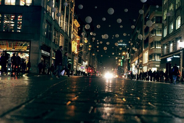 Τριγυρίζοντας στο Λονδίνο μια νύχτα, τράβηξα αυτές τις φωτογραφίες. Από τον Α.Π.