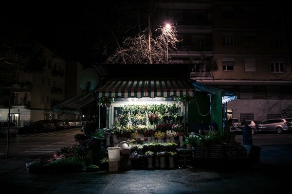 Χαράματα στα 24ωρα λουλουδάδικα της Ρώμης