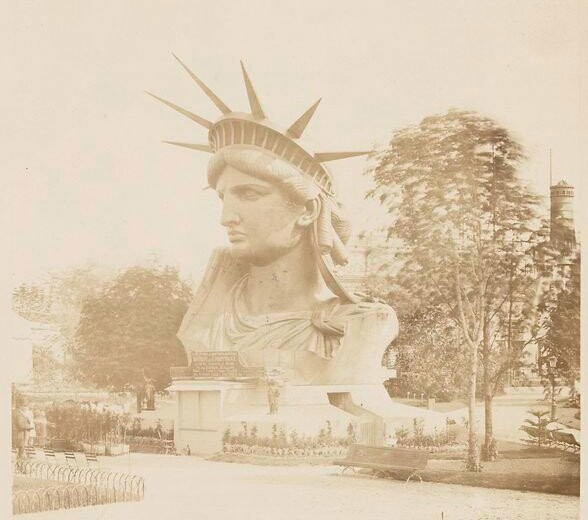 Η κατασκευή του Αγάλματος της Ελευθερίας στο Παρίσι (1883).