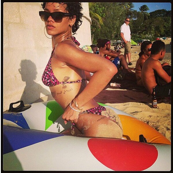 Οι καλοκαιρινές διακοπές της Rihanna στα Μπαρμπέιντος