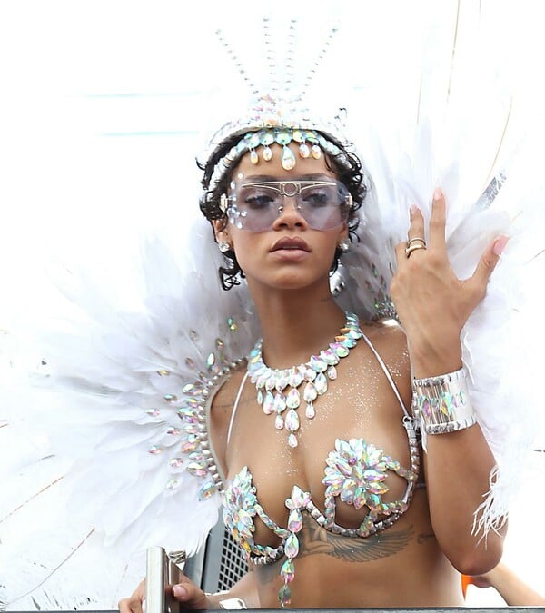 Οι καλοκαιρινές διακοπές της Rihanna στα Μπαρμπέιντος