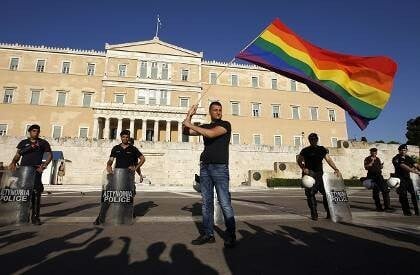 Έζησα στην ξενιτιά γιατί είμαι πούστης