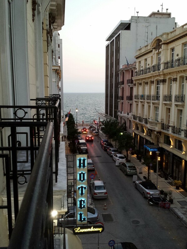 Kομνηνών, απόγευμα 