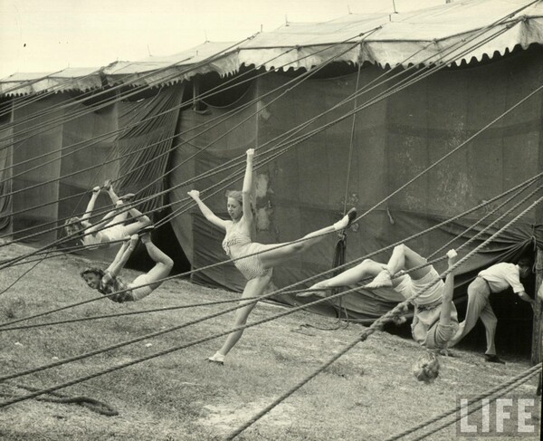 Τα κορίτσια του τσίρκου, το 1949