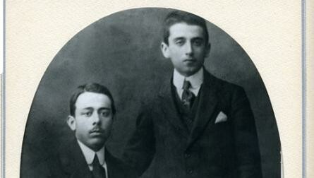 Mια άγνωστη φωτογραφία του Κώστα Καρυωτάκη