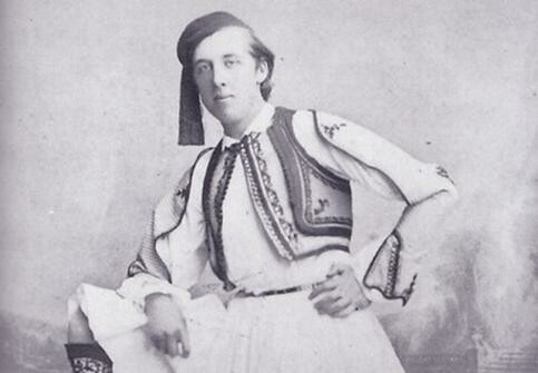 Ο Όσκαρ Ουάιλντ με φουστανέλα στην Ελλάδα το 1877