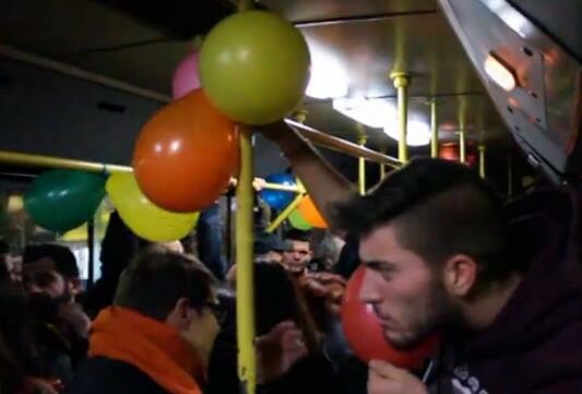Ένα νυχτερινό λεωφορείο αλλιώτικο απ’ τ’ άλλα