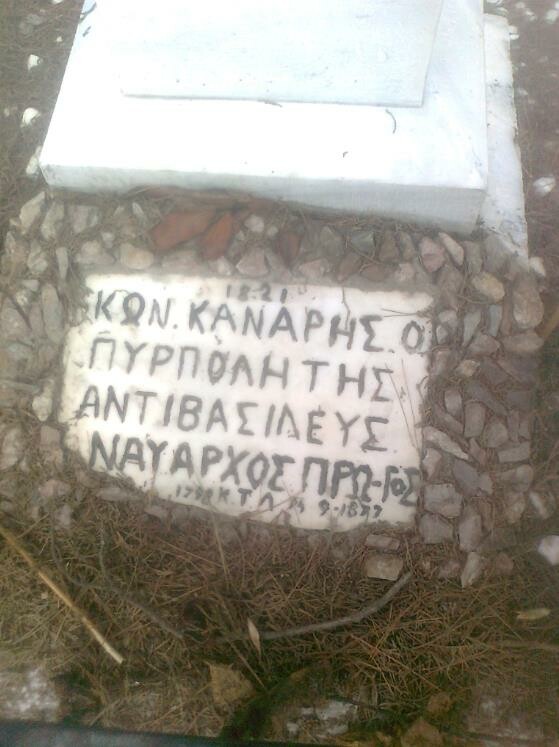 Ανάμεσα στους υπερπολυτελείς τάφους του 1ο Νεκροταφείου Αθηνών...