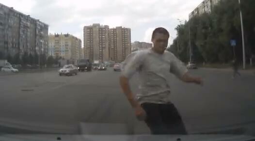 Να γιατί οι Ρώσοι έχουν κάμερες στα αυτοκίνητά τους