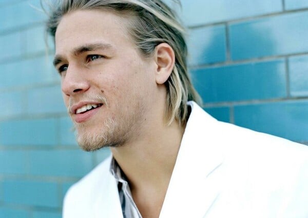 Ο Charlie Hunnam παραιτήθηκε απ' τον πρωταγωνιστικό ρόλο του 50 Shades of Grey