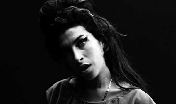 Οι 12 σαφώς ωραιότερες εικόνες της Amy Winehouse